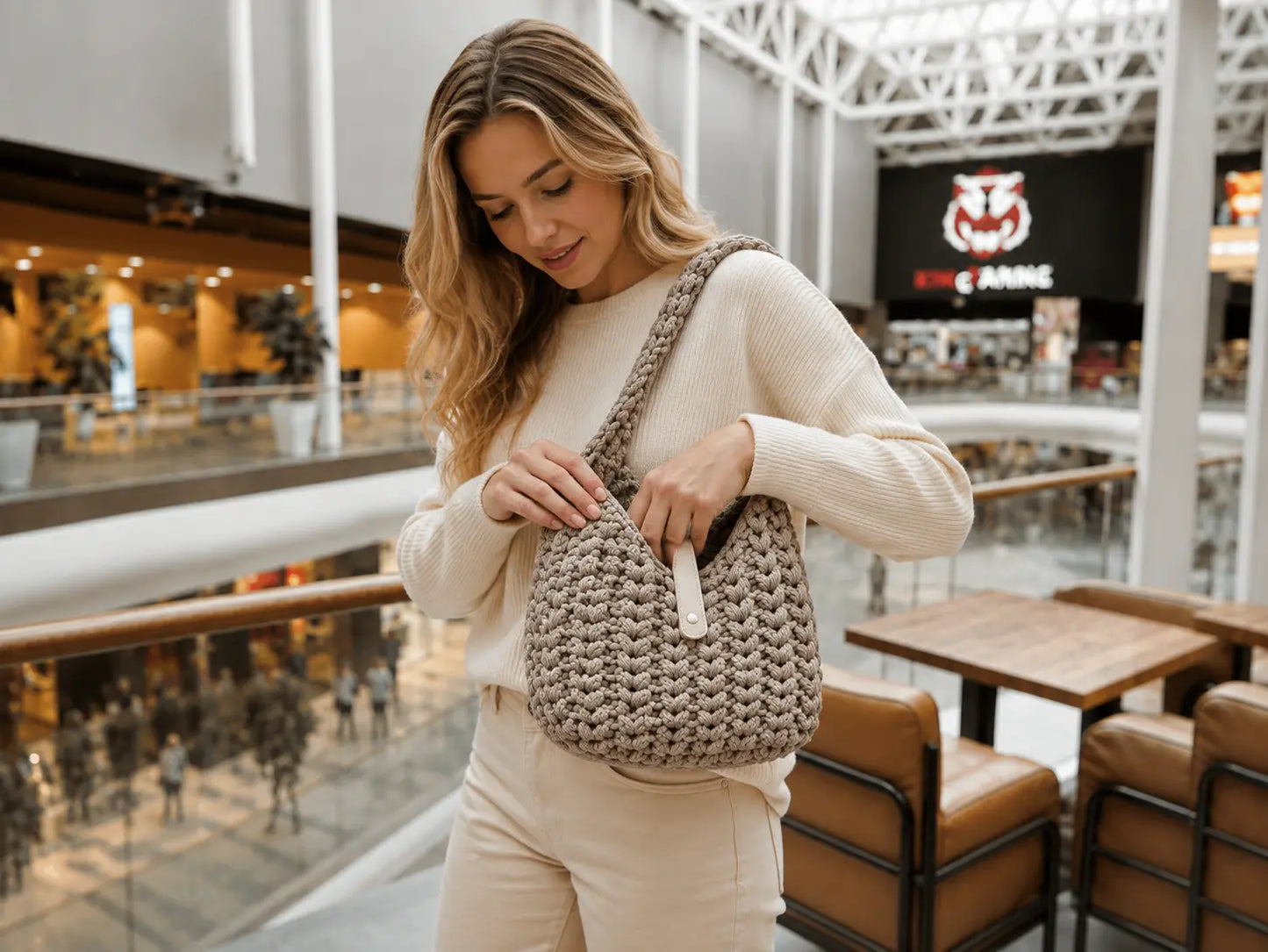 Puff Stitch Shoulder Bag Crochet Pattern — Cozy Hobo Bag, Lined with Leather Closure