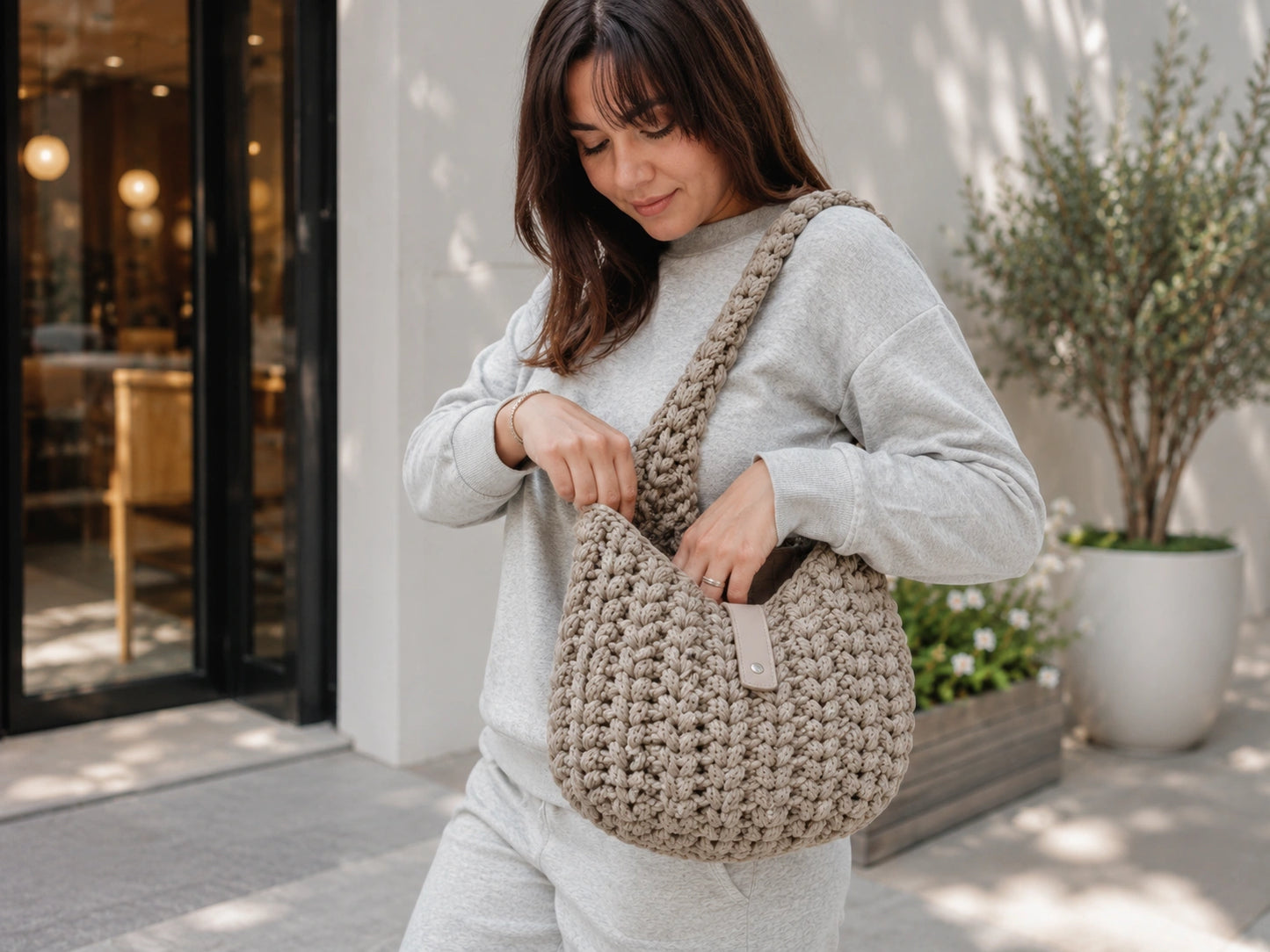 Puff Stitch Shoulder Bag Crochet Pattern — Cozy Hobo Bag, Lined with Leather Closure