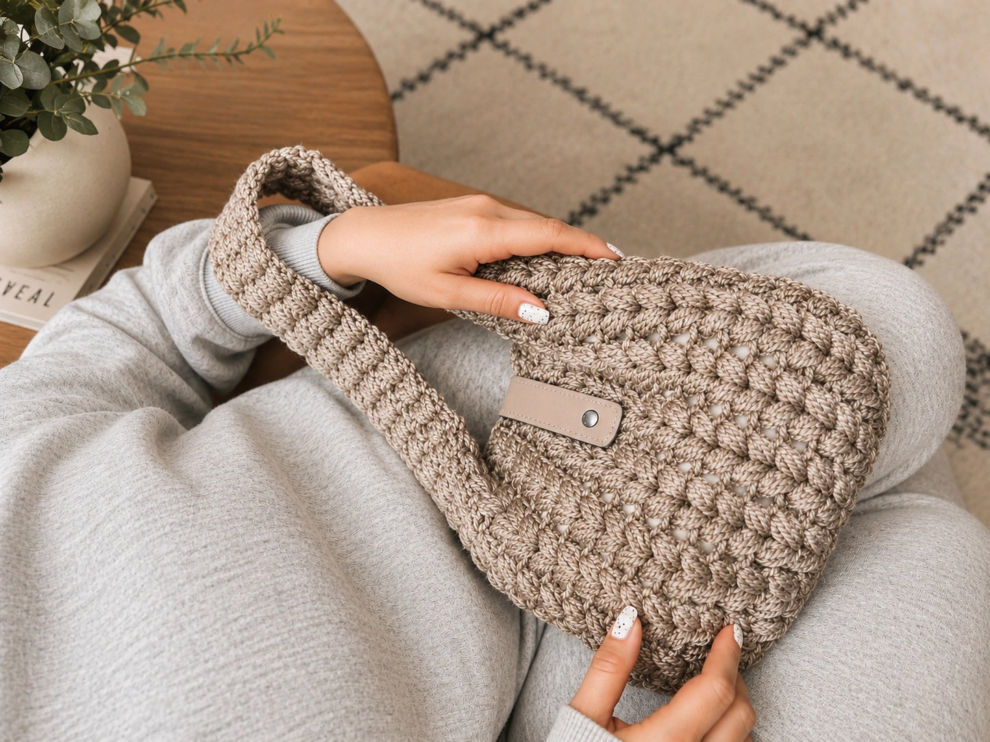 Puff Stitch Shoulder Bag Crochet Pattern — Cozy Hobo Bag, Lined with Leather Closure