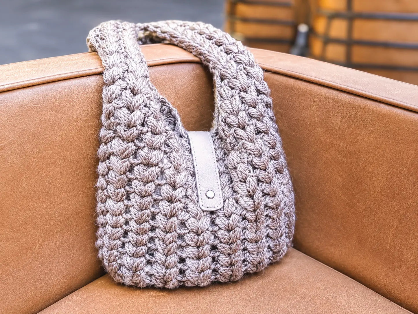 Puff Stitch Shoulder Bag Crochet Pattern — Cozy Hobo Bag, Lined with Leather Closure