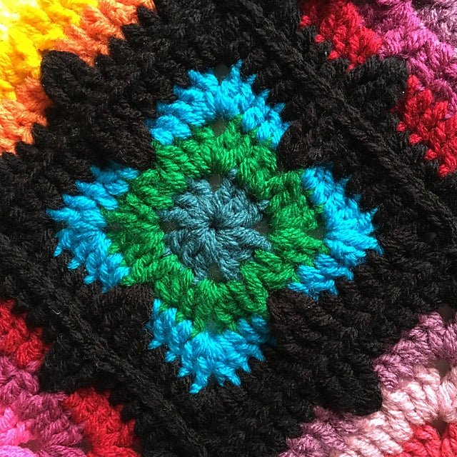 Retro Vibe Granny Square Crochet Pattern — Textured Color Motif for Blankets